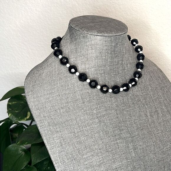 Vintage Style Black and White Beaded Necklace - Picture 1 of 4
